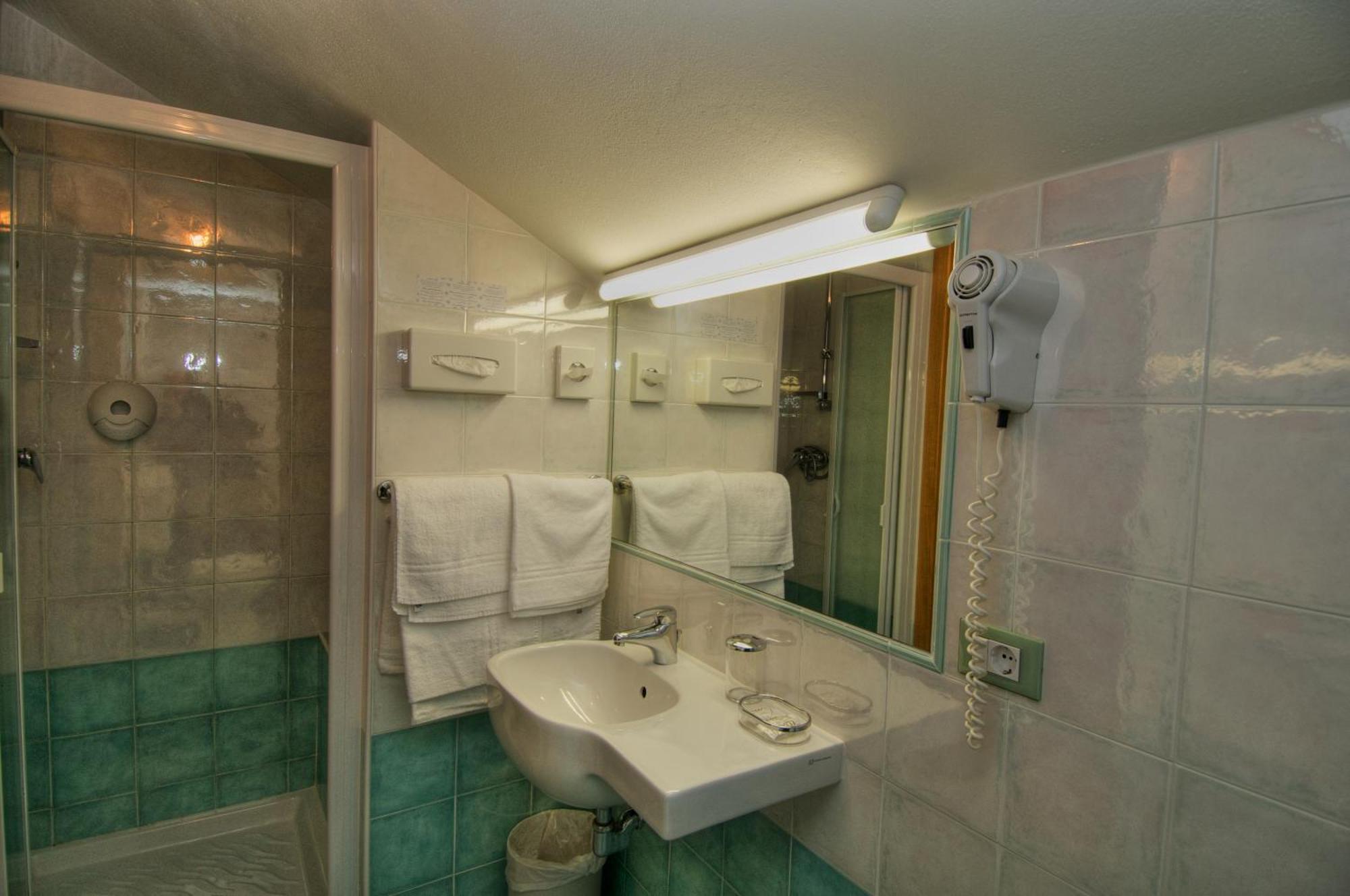 Hotel Caracas Λινιάνο Σαμπιαντόρο Εξωτερικό φωτογραφία