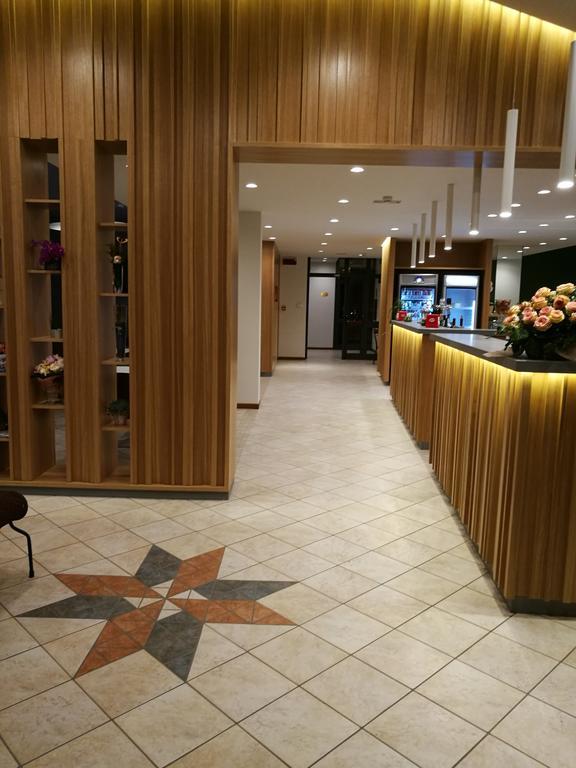 Hotel Caracas Λινιάνο Σαμπιαντόρο Εξωτερικό φωτογραφία
